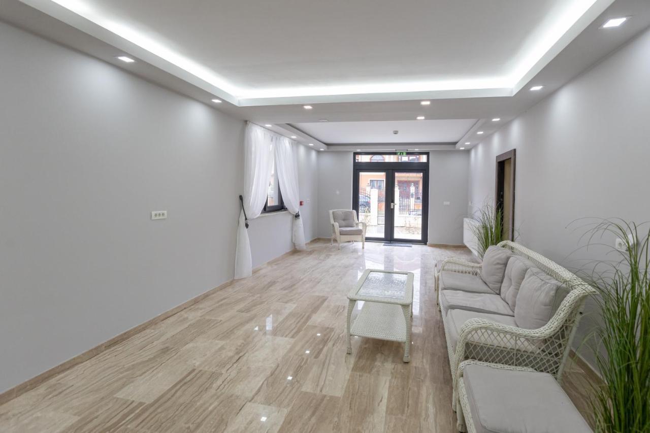 Villa Class Sînmartin Esterno foto