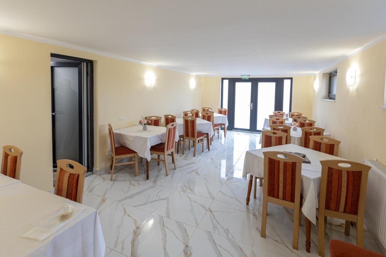 Villa Class Sînmartin Esterno foto