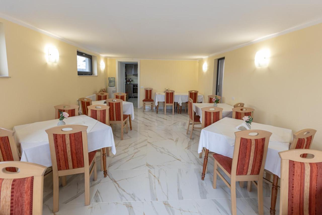 Villa Class Sînmartin Esterno foto